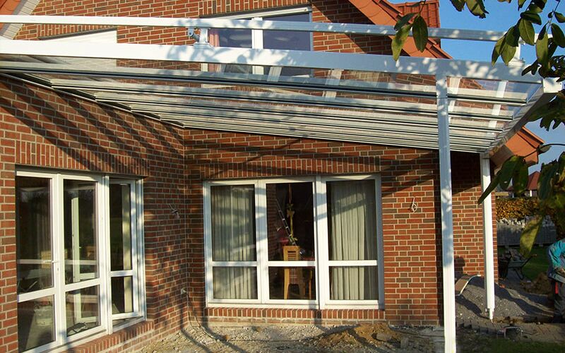 Terrassenüberdachung mit Glas-Aluminiumkonstruktion