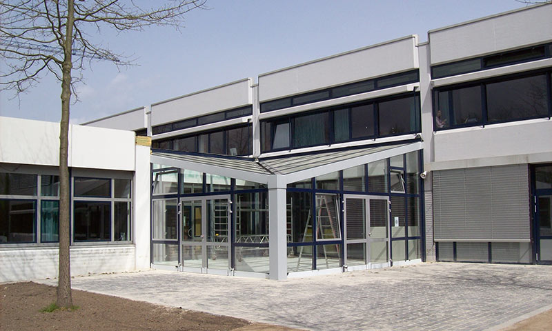 Mensa-Gebäude im Wintergarten mit Aluminium und Glas